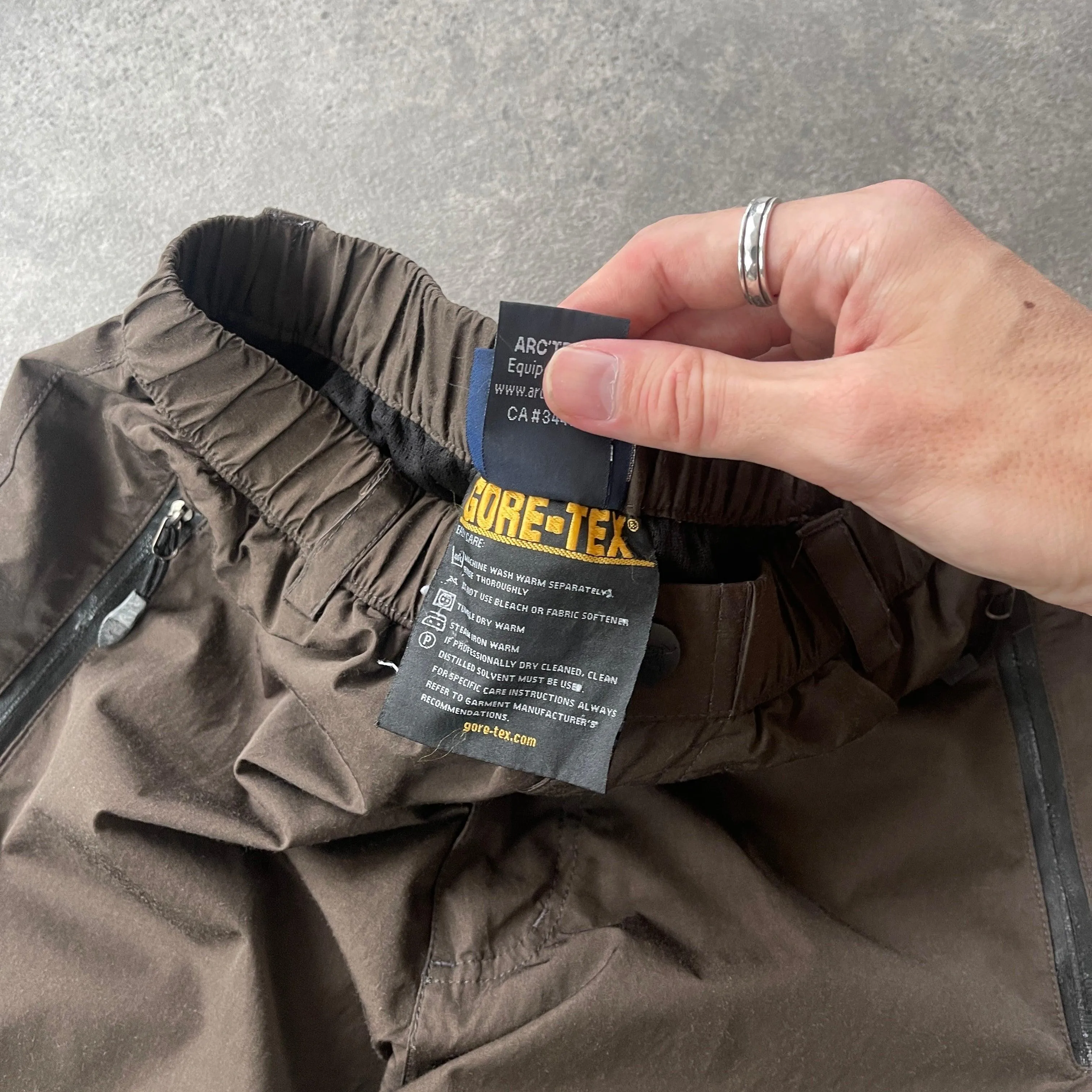 Arc'teryx Rare 2000s Goretex Technical Trousers (Size Small)