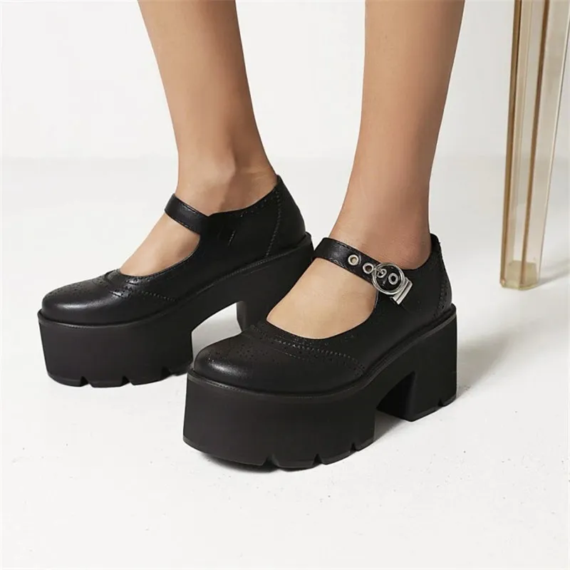 Gothic Style Platform Pumps in Black