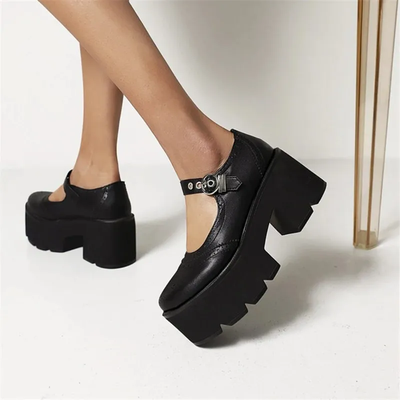 Gothic Style Platform Pumps in Black