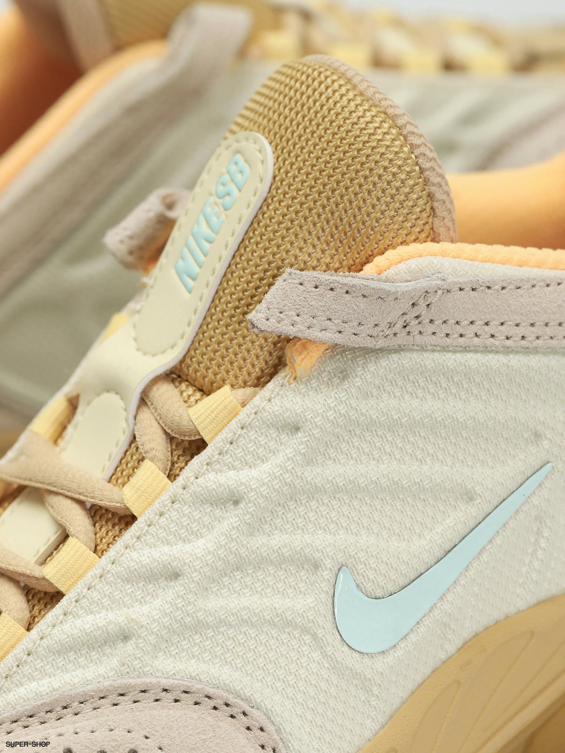 Nike SB Vertebrae Te Shoes (coconut milk/jade ice sesame flt gold)