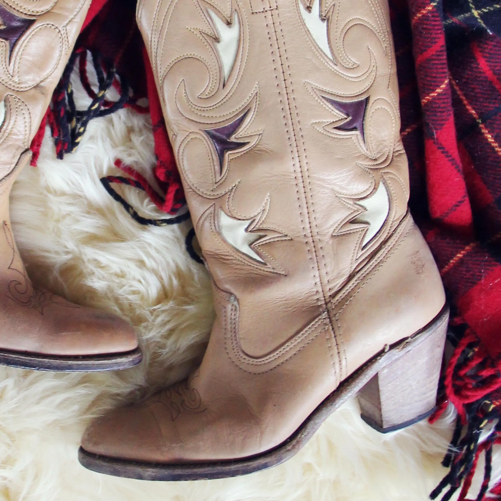 Vintage boots with sweet stitching